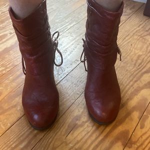 Red boots size 40 spring step